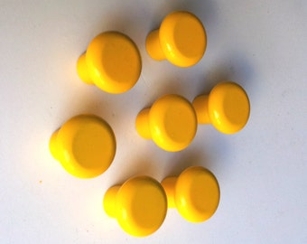 Perillas de latón italia en alta calidad. tirón de cajón amarillo latón. latón de la perilla amarilla.perilla de latón amarillo. Diam. mm.24, base mm.14, art.194