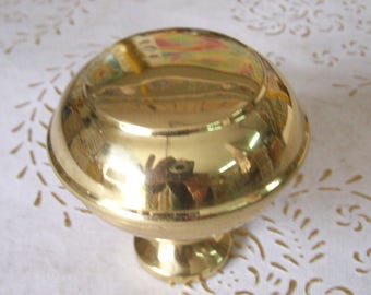 Vintage Italy Door knob in polished brass gold of very high quality. Very large Door Knob. Gold round Knob. Italian Designer.mm.60.Art.1187