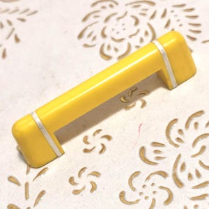Italy Plastic handles in high quality.polished yellow handles.Plastic yellow. yellow. length mm.75. hole spacing. mm.64.art.2122