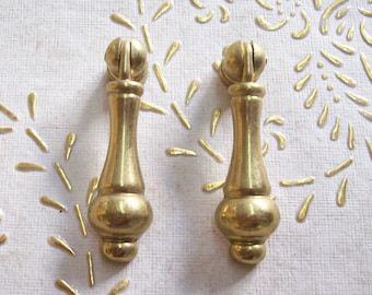 Pz1, Italy knobs in high quality color gold. brass knob . antique knob, antique brass.Pendant knob, Gold pendant pull. Length: 70 mm.art.433