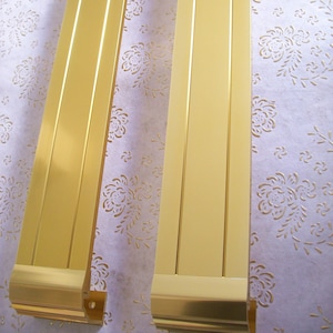 Antikt italienskt dörrhandtag i guldanodiserad aluminium av mycket hög kvalitet. Italiensk designer. Massiv aluminium, Art. 1243