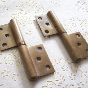 Italy vintage hinges brushed brass for interior doors of excellent quality. mm. 100 (4 inch). OpenDX.New, never used. Made in Italy.Art.2001