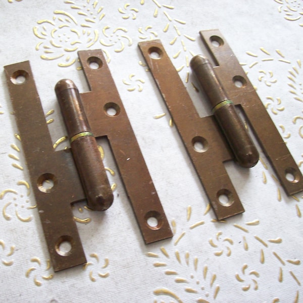 Italy vintage hinges in bronze iron. for interior and external doors of quality. mm.110x55 (4,3x2,2 inch).Open SX.New.Made in Italy.Art.2024