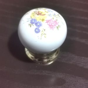 Italy Brass and Porcelain knobs in high quality.knob in Italian porcelain.porcelain knob.flowers painted.Diam.mm.24,art.2408