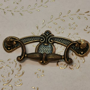 Vintage Italy ancient handle antique brass furniture in high quality.  bronze leaf. shaded bronze.brass drawer pull. length:mm.117.art.4123