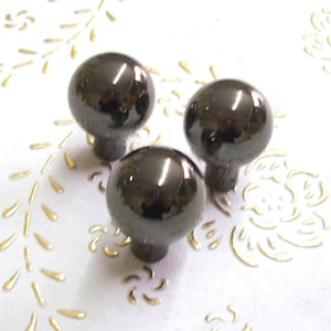 Italy Brass nickel crome knobs in high quality. brass polished nickel crome knob. turned brass. Diam.mm.25,base mm.10,height mm.34.art.135