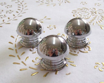 Italië Messing knoppen van hoge kwaliteit. messing gepolijst chroom. messing geworden. ladeknop. Diameter mm.30. De prijs is voor # 1 knop.art. 44.