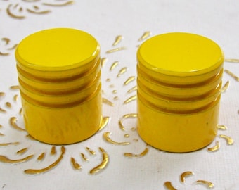 Italia Perillas de latón en alta calidad. perilla de latón lacado amarillo.amarillo perilla.Diam. mm.22, base mm. 22, perilla de altura total mm.24. art. 169
