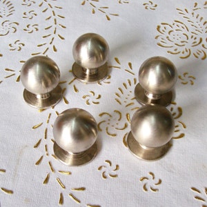 Italy Brass knobs in high quality. brass satin chrome. turned brass. Diameter mm. 30, base mm. 30, total height knob mm. 36.art. 121.