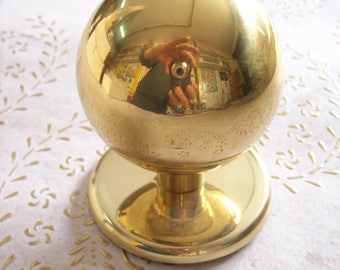 Vintage Italien Türknopf aus poliertem Messinggold von sehr hoher Qualität. Gold runde Ball-Knopf. Italienische Designer.Brass Tür Knob.mm.70. Art.1181