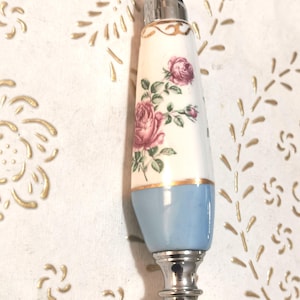 Italy vintage.N. 1 Antique white blu  porcelain curtain weights, hand-decorated with flowers.Curtain cord puller. Made in Italy. Item 2203