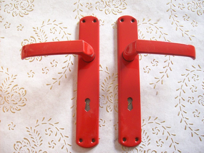 holes distance mm Red handles.red lacquered iron.Art.1143 Vintage Italy red handle of very high quality.handle with square plate 8 70