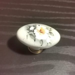 Italy Brass and Porcelain knobs in high quality.knob in Italian porcelain.porcelain knob.flowers  painted.Diam.mm.34x24,art.2405