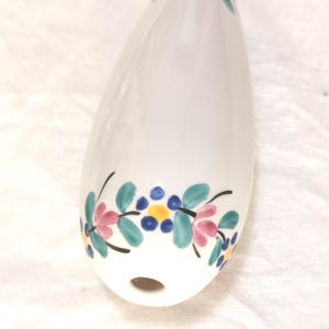 Pz 1 Italy vintage. Antique white porcelain, hand-decorated with flowers green and red. Made in Italy. Item 2348