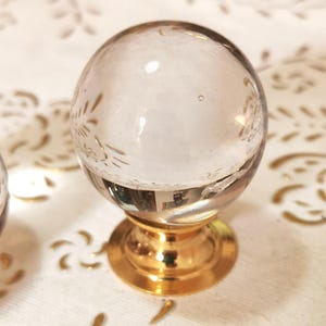 Italy Murano Crystal transparent.Knobs in high quality.Base turned brass with gold 24 Kt.Diam. crystal mm.35.The price is for 1 knob.art.718