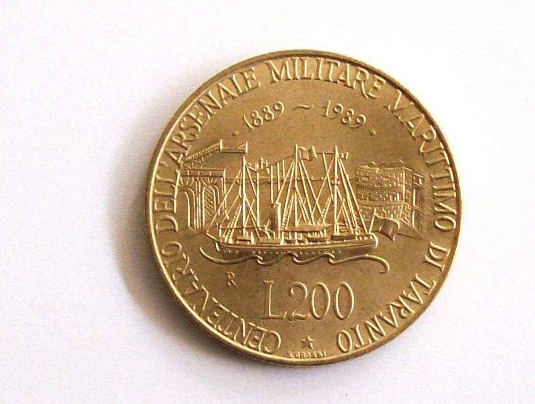 Vintage Italy 1989 Lire 200 Coin Italian Republic Vintage Italy 1989 Lire 200 Coin Italian Republic
