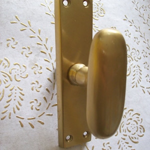 Vintage Italy ancient  handle for doors and windows in satin brass of very high quality. Brass handles. Italian Designer. Art 1125