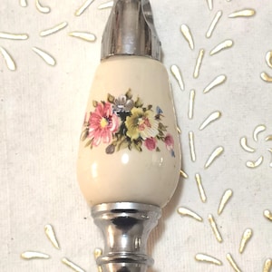 Italy vintage.N. 1 Antique beige porcelain curtain weights, hand-decorated with flowers.Curtain cord puller. Made in Italy. Item 2206