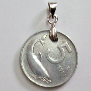 Vintage 1971 Coin Pendant Italy lire 5. Italian Republic 5 Lire Dolphin, rudder.art.0735-97.50th Anniversary,50th Birthday.Diameter:mm. 20,2