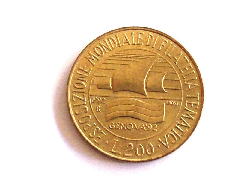 Op de afbeelding: Een gouden munt met de inscriptie "ESPOSIZIONE MONDIALE DI FILATELIA GENOVA '92 L.200" en een afbeelding van een schip met golven.