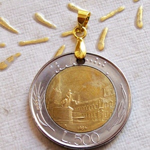 Ciondolo con moneta da 500 lire vintage Italia 1984. Quirinale. Palazzo presidenziale. Femmina.Libertà. art.484.mm25.37° compleanno, 37° anniversario