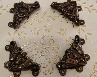Vintage Italië Wandhaken van hoge kwaliteit. Kapstokhaken. hangers, haken. Zwarte haken. Italiaanse ontwerper. Zwarte kunststof haken. - België