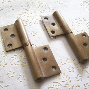 Italy vintage hinges brushed brass for interior doors of excellent quality. mm.120 (4,7 inch).Open SX.New, never used.Made in Italy.Art.2004
