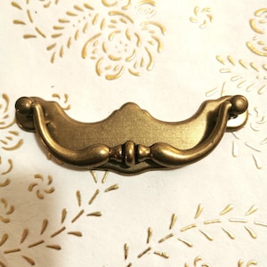 Vintage Italy ancient handle antique brass furniture in high quality.  shaded bronze.antique brass casting. brass drawer pull. art. 768