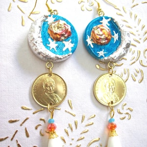 Coin Earrings 1980 &quot;MONTESSORI&quot; Jewelry. 10 cm. long.Earrings on wood with Italy coins lire 200 of Montessori 1980.41th birthday, art.9/E/M