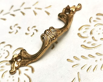 Itália Puxadores de latão de alta qualidade. Puxador antigo polido ouro, puxador ouro. Puxadores ouro comprimento mm.88. espaçamento dos furos mm 60. art.908