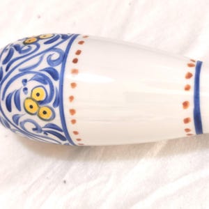 Pz 1 Italy vintage. Antique white porcelain, hand-decorated with flowers bleu and yellow. Made in Italy. Item 2346