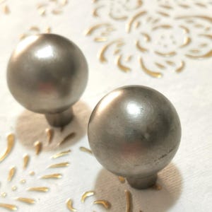 Italy satin nikel steel knobs in high quality. nickel round drawer pull. turned chrome steel knobs. knob chrome.mm. 24, base mm.9, art.810