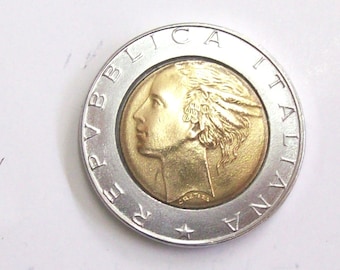 1988年製イタリア500リラ硬貨。クイリナーレ宮殿。大統領官邸。女性