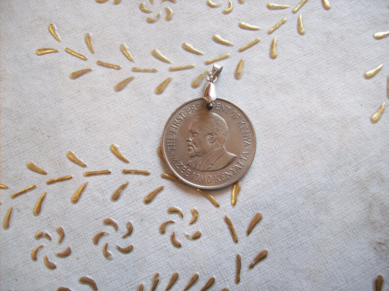 Art Vintage Kenya Coin Pendant made from Genuine 1969s 1 shilling Coin.mm28.51th Anniversary,51th Birthday Coat of Arm.Jomo Kenyatta 516