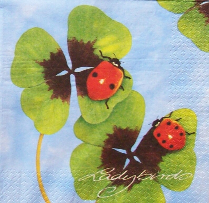 Set 0f 4 serviettes en papier pour le découpage, serviettes de haute qualité. Heart.ladybugs, feuilles vertes, porte-bonheur, rose rouge, lys blanc, Art.Pap 46. image 1