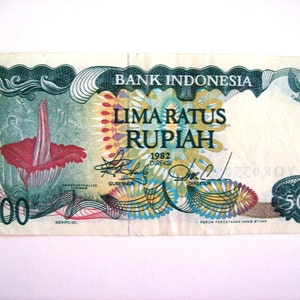 Billete antiguo de 500 rupias de Indonesia de 1982. Flor, Indígena, Banco de Indonesia. FDS. No circulado. Art. 0181. 14x7 cm. Para coleccionistas