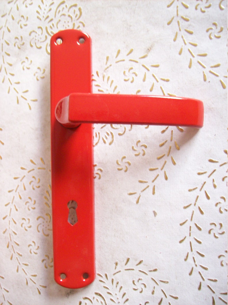 holes distance mm Red handles.red lacquered iron.Art.1143 Vintage Italy red handle of very high quality.handle with square plate 8 70