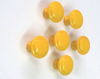 Italia Perillas de latón en alta calidad. tirar del cajón amarillo de latón. volvió la perilla amarilla.amarillo perilla de latón. Diam. mm.30, base mm.15, art.225
