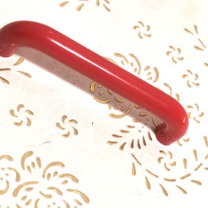 Italy Plastic handles in high quality.polished red handles.Plastic red. red. length mm.108. hole spacing.mm.96.art.2113