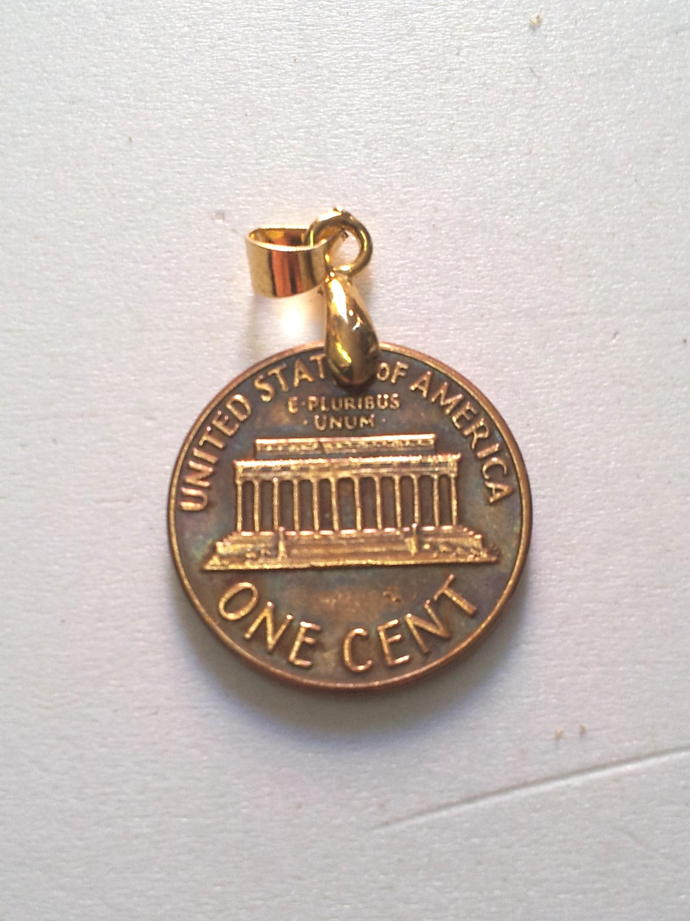 本物の 1 セント硬貨で作られたヴィンテージ 1984 年 USA コイン