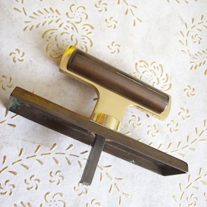 Vintage Italië oude handvat voor deuren en ramen, gepolijst / brons messing van zeer hoge kwaliteit. Koperen handvatten. Italiaanse ontwerper. Kunst. 1124