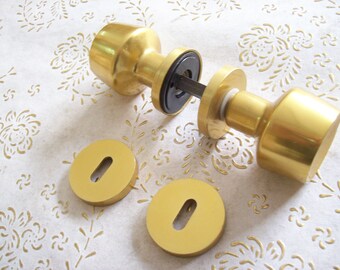 Vintage Italy Round handle in aluminum gold color of very high quality.Handle Gold color Italian Designer.solid gold aluminum handle,Art1233