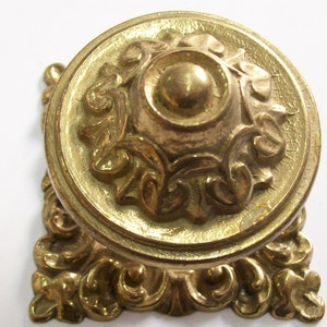 Vintage Italy knobs in high quality gold brass.Antique brass knob.Ancient Italian fusion.Diam.mm.48x48,base mm. 56,5x56,5,height mm.43.art.5
