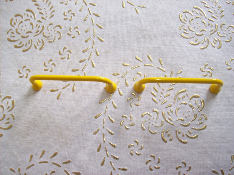 Italy Brass handles in high quality iron Yellow lacquered iron handle.length mm.72 height mm23 holes mm.64.art.542 polished Yellow handles