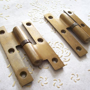 Italy vintage hinges brushed brass for interior doors of excellent quality. mm.100x60 (4x2,36 inch). Open DX. New.Made in Italy.Art.2005