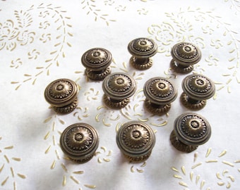 Italy knobs in high quality color bronze. knob alloy of zinc.  Diam.mm.26, base mm. 21,total height mm.20. The price is for 1 knobs. art.3