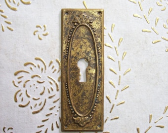 Italy Ancient nozzle keys old patinated bronze brass.Key hole. plate length mm. 97. Width mm.34. The price is for 1 nozzle. art.470