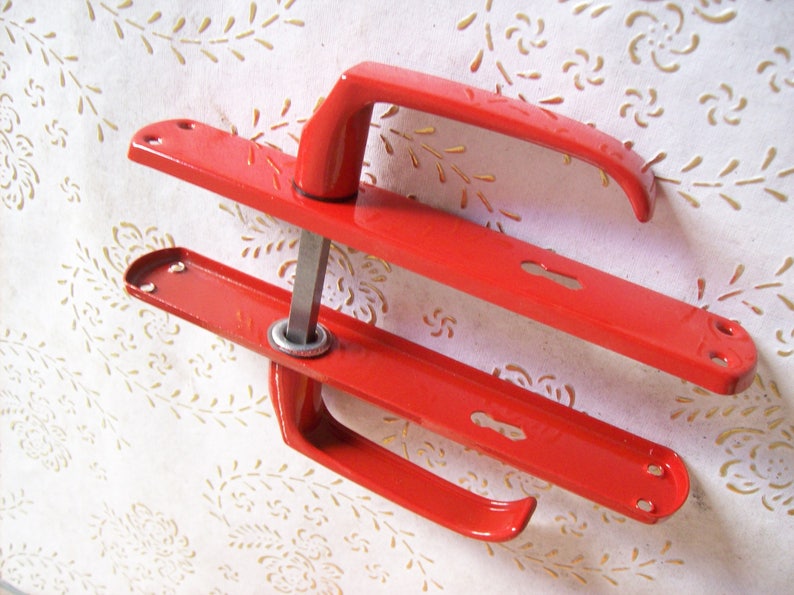 holes distance mm Red handles.red lacquered iron.Art.1143 Vintage Italy red handle of very high quality.handle with square plate 8 70