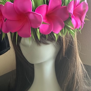 Corona di fiori di Plumeria haku rosa schiuma