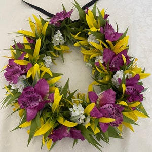 orchid and yellow spider lily haku lei po’o